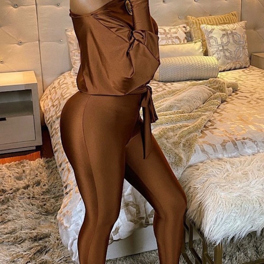 🔥Bronze bombshell jumpsuit sizes Small and Large available NWT🔥 Medium sold out - Picture 3 of 5